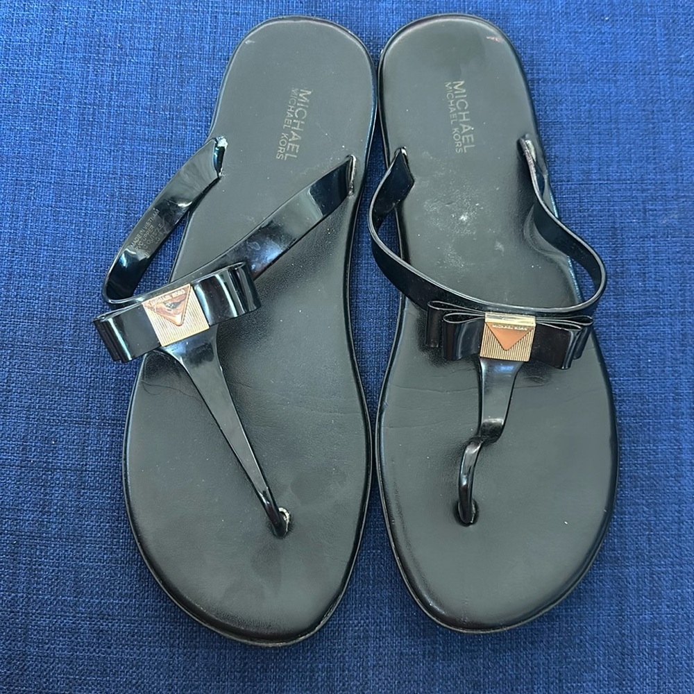 Michael Kors flip flap